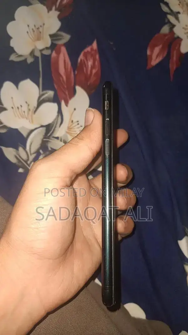 Apple iPhone 7 32GB Smartphone - Near Perfect Condition