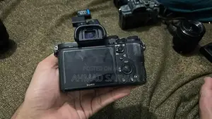 Sony A7ii Full-Frame Mirrorless Camera with 28-70mm Lens