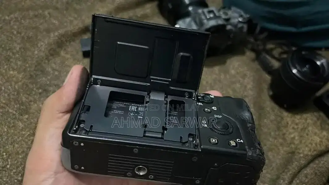 Sony A7ii Full-Frame Mirrorless Camera with 28-70mm Lens