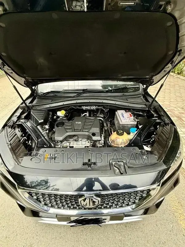 MG HS 2021 Compact SUV - Black with Red Interior