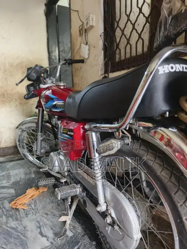 Honda 125 Motorcycle - Low Mileage, Well-Maintained