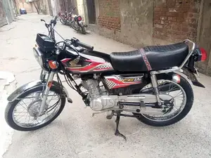 Photo - Honda CG 125 Motorcycle - 2024 Model with Complete Documentation