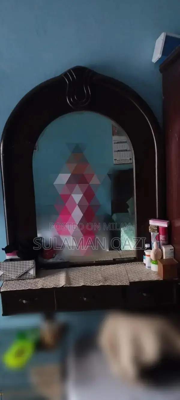 Wooden Dressing Table with Multiple Storage Drawers