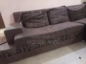 Photo - L-Shaped Sofa - Spacious Seating Configuration in Excellent Condition