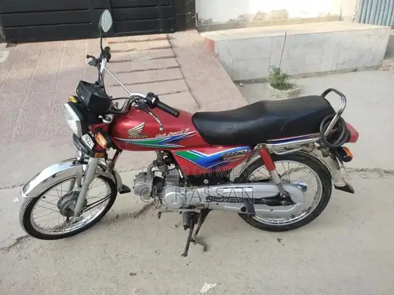 Honda CD70 Classic Motorcycle - Single Cylinder Commuter Bike