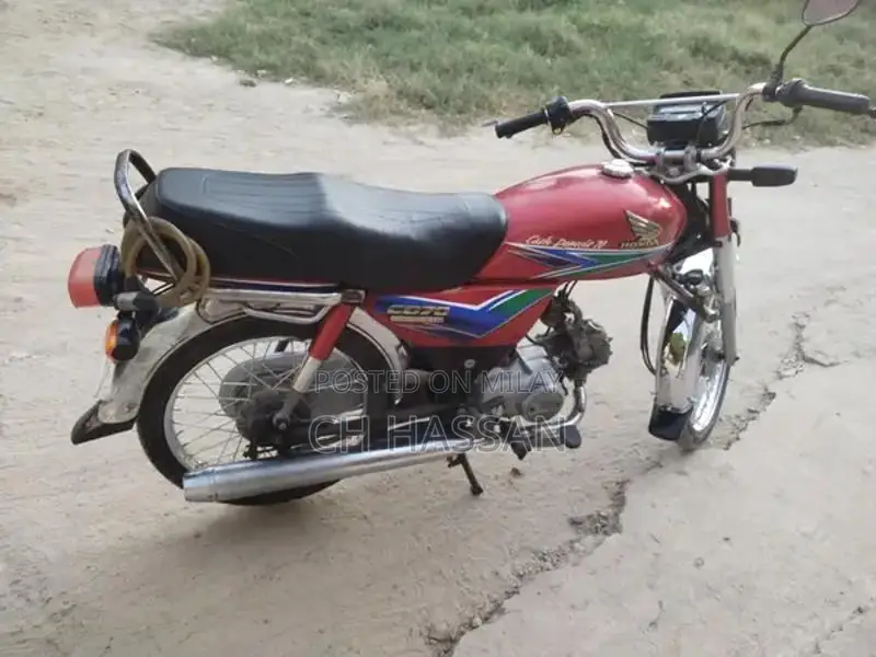 Honda CD70 Classic Motorcycle - Single Cylinder Commuter Bike