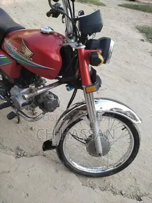 Honda CD70 Classic Motorcycle - Single Cylinder Commuter Bike