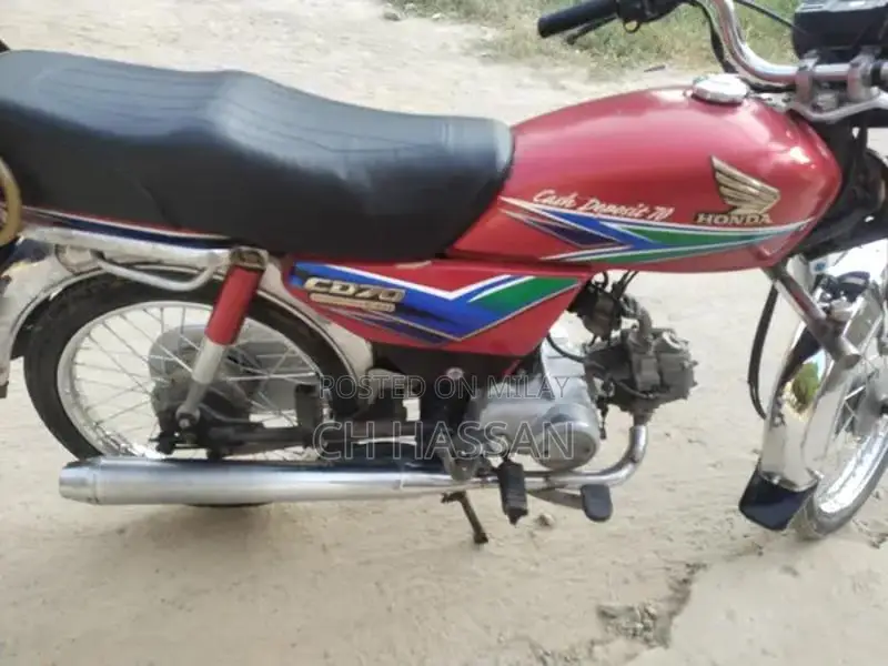 Honda CD70 Classic Motorcycle - Single Cylinder Commuter Bike