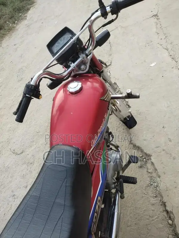 Honda CD70 Classic Motorcycle - Single Cylinder Commuter Bike