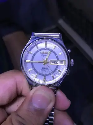 Vintage Cornavin Men's Mechanical Watch - Classic Swiss Timepiece