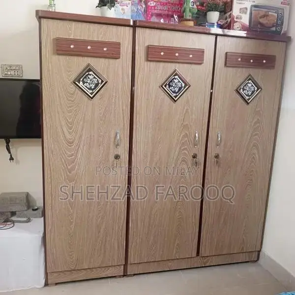 3-Piece Bedroom Furniture Set in Excellent Condition