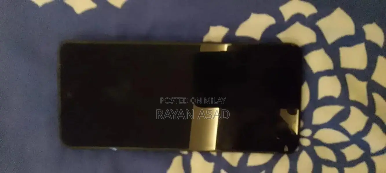 Vivo Y28 Smartphone - Compact Mobile Device with Charger