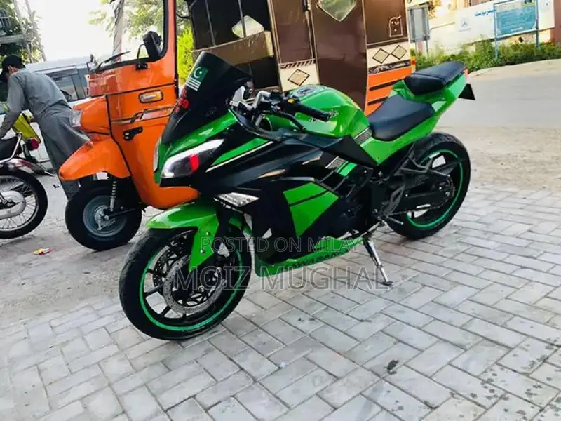 Kawasaki 250cc Motorcycle - Excellent Condition