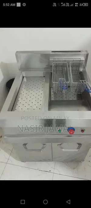 Kitchen Blender Near-New Condition Compact Home Appliance