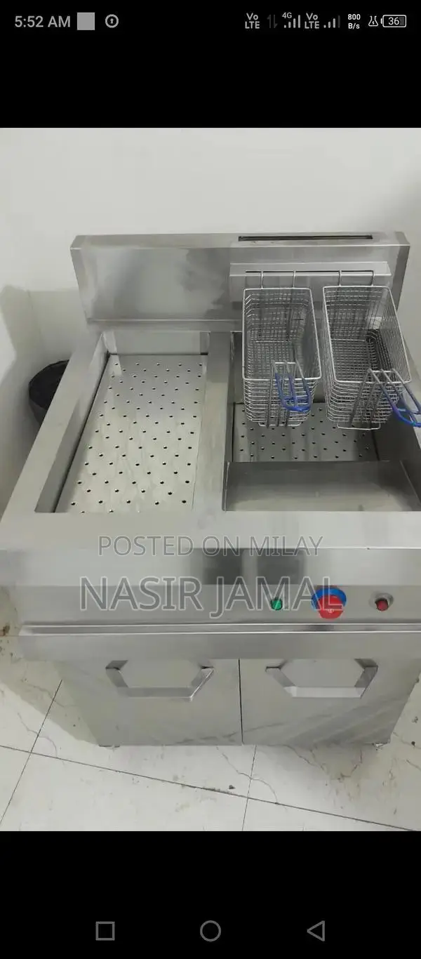 Kitchen Blender Near-New Condition Compact Home Appliance