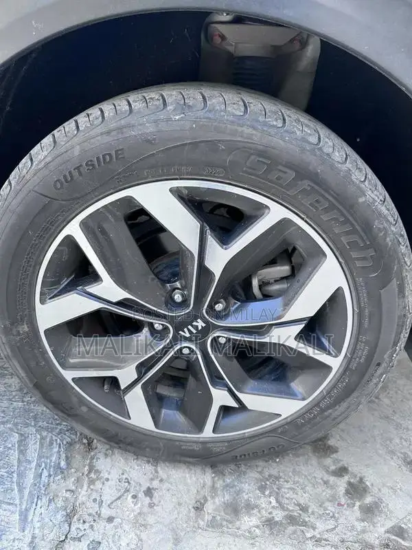 Kia Sportage Crossover SUV - Reliable Family Vehicle