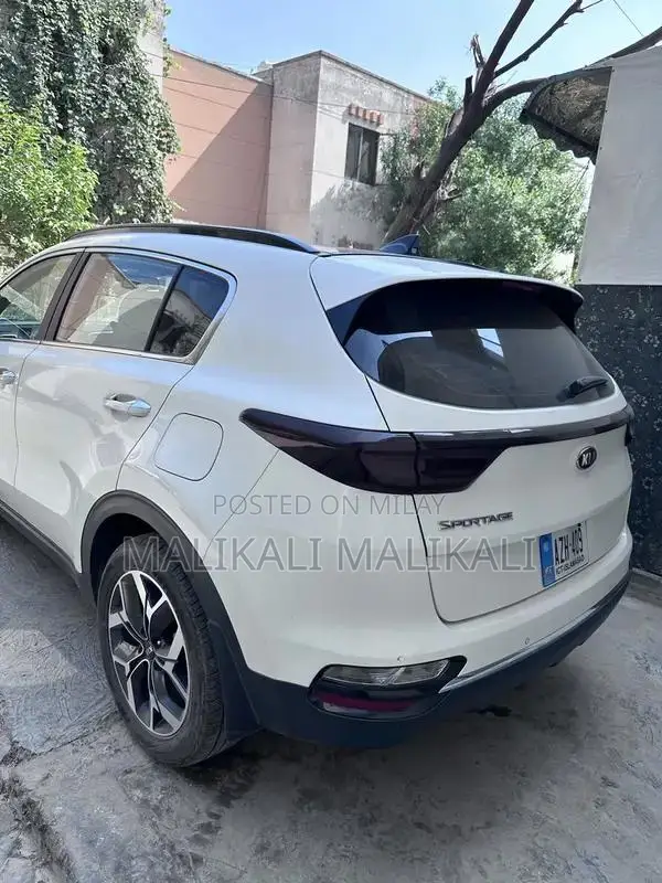 Kia Sportage Crossover SUV - Reliable Family Vehicle