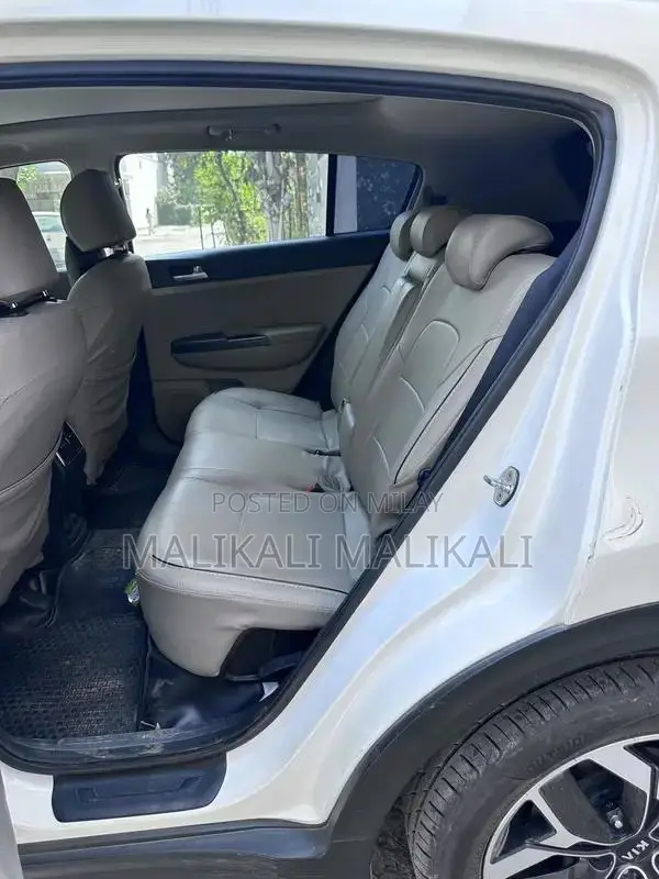 Kia Sportage Crossover SUV - Reliable Family Vehicle