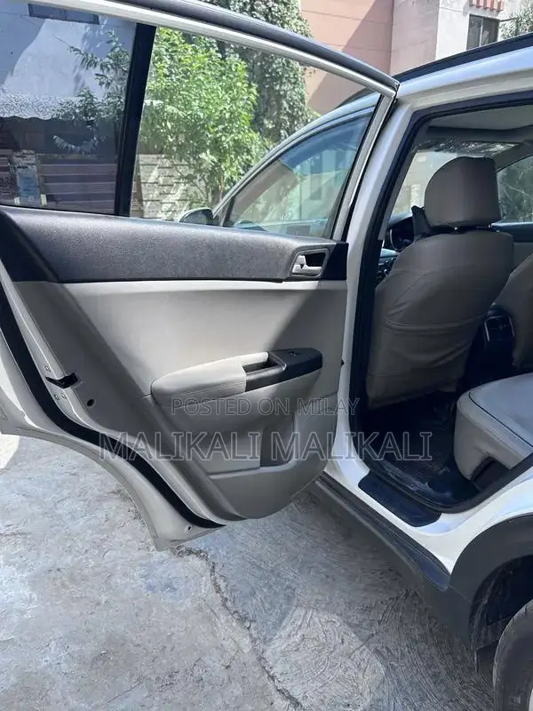 Kia Sportage Crossover SUV - Reliable Family Vehicle