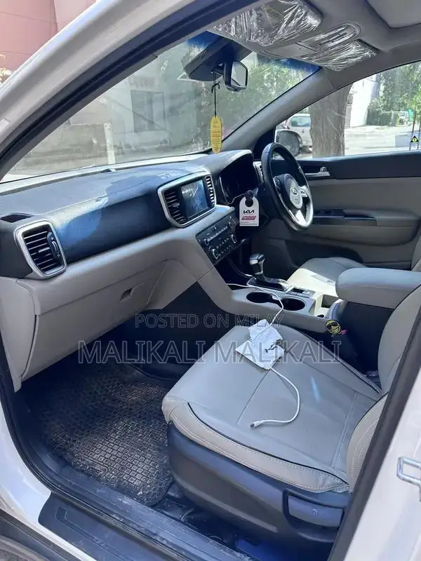 Kia Sportage Crossover SUV - Reliable Family Vehicle