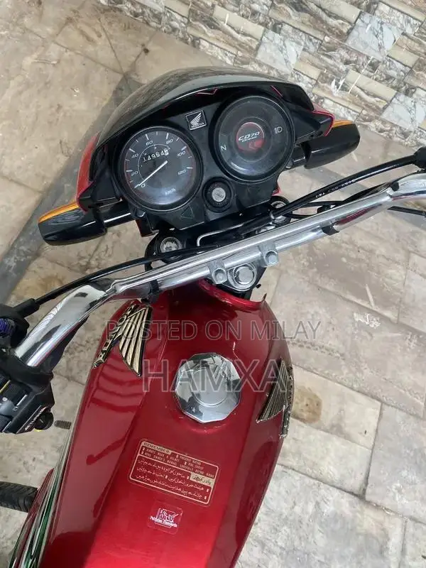 2023 Honda CD 70 Dream Motorcycle - Red Low Mileage Bike
