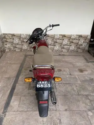 2023 Honda CD 70 Dream Motorcycle - Red Low Mileage Bike