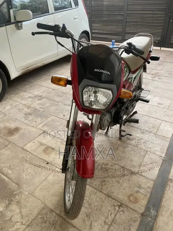 2023 Honda CD 70 Dream Motorcycle - Red Low Mileage Bike