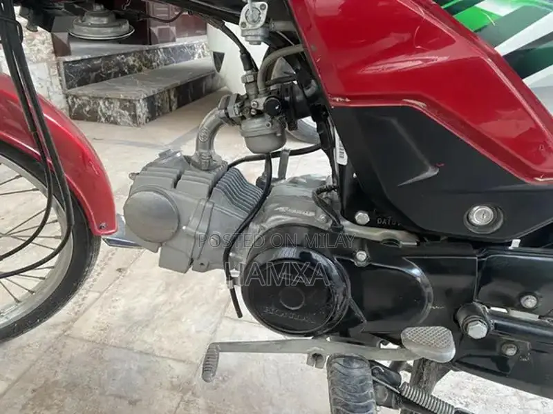 2023 Honda CD 70 Dream Motorcycle - Red Low Mileage Bike