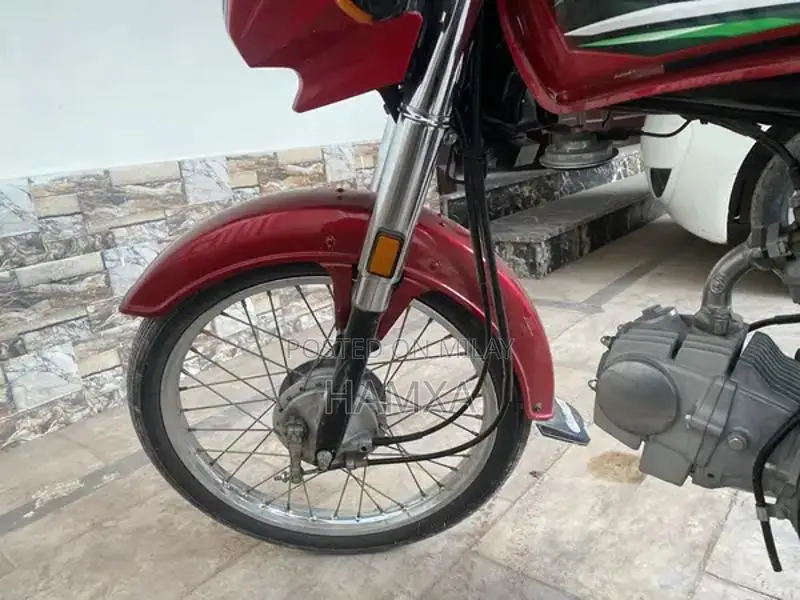 2023 Honda CD 70 Dream Motorcycle - Red Low Mileage Bike