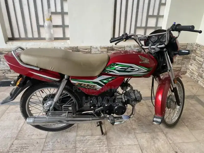 2023 Honda CD 70 Dream Motorcycle - Red Low Mileage Bike