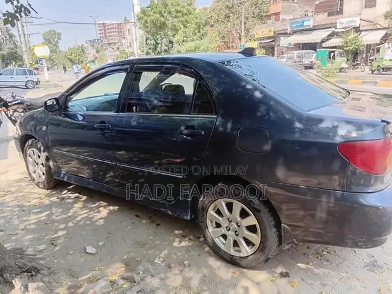 Spacious Family Sedan with Comfortable 4-Door Design