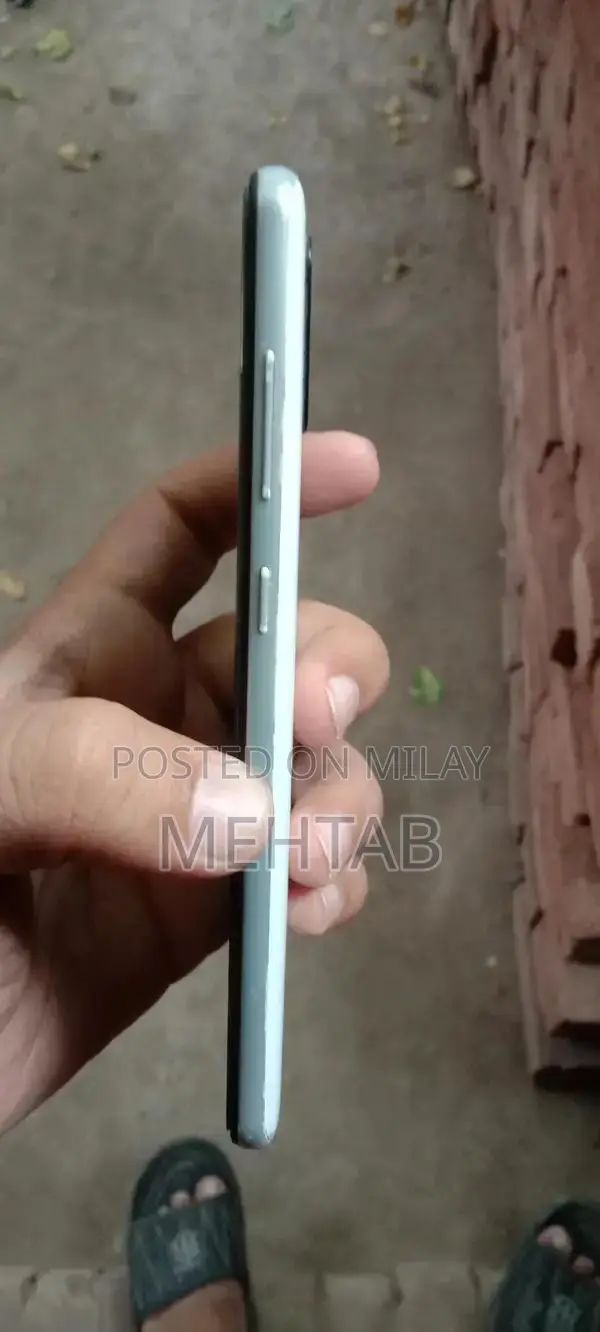 Samsung Galaxy A31 Smartphone - Complete Set with Accessories