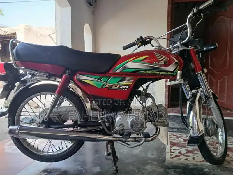 CD 70 Motorcycle - Gently Used Single Cylinder Bike