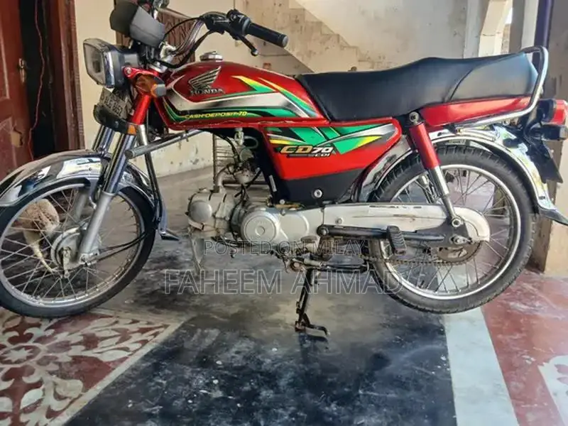 CD 70 Motorcycle - Gently Used Single Cylinder Bike