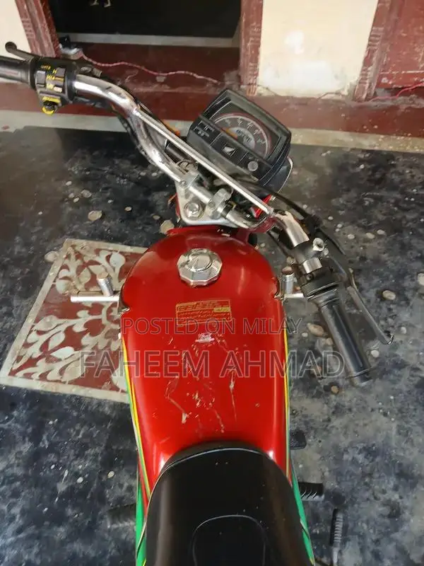 CD 70 Motorcycle - Gently Used Single Cylinder Bike