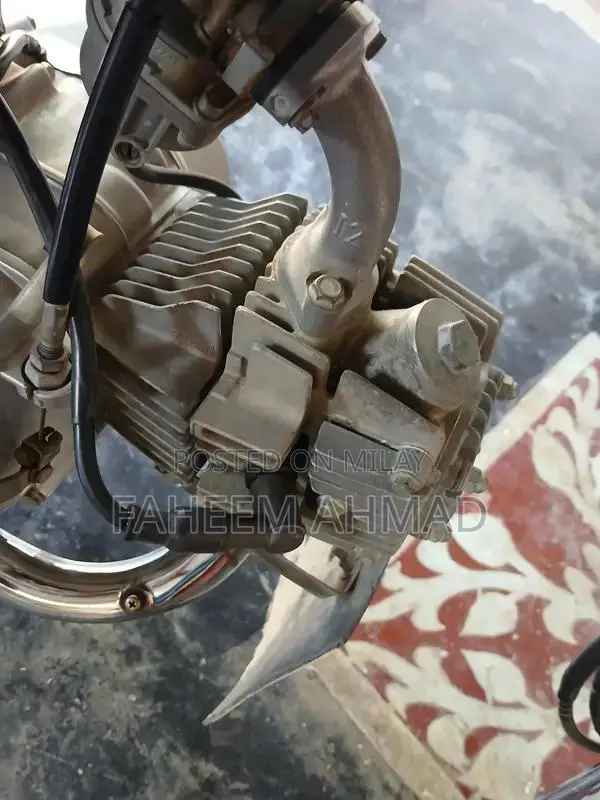 CD 70 Motorcycle - Gently Used Single Cylinder Bike