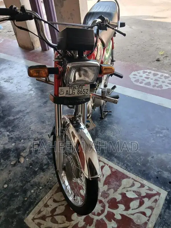 CD 70 Motorcycle - Gently Used Single Cylinder Bike