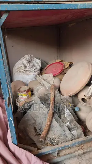 2-Portion Metal Bird Cage for Large Parrots and Francolins