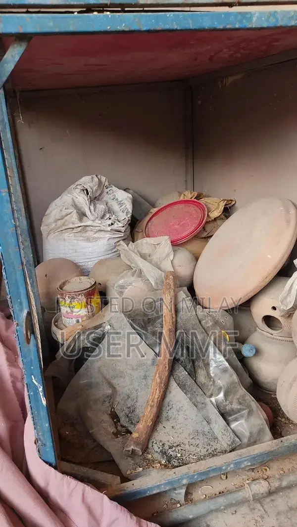 2-Portion Metal Bird Cage for Large Parrots and Francolins