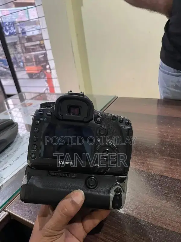 Canon 5D Mark III DSLR Camera with Professional Accessories