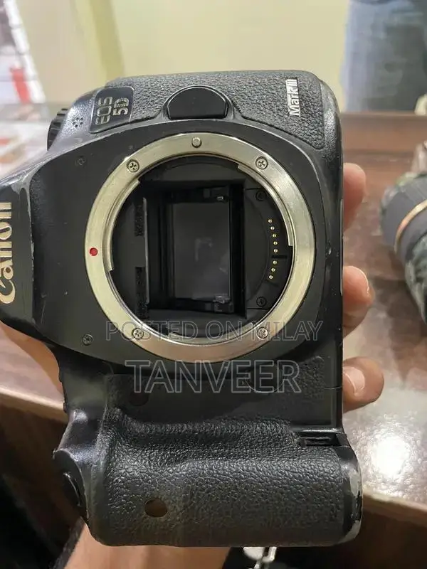 Canon 5D Mark III DSLR Camera with Professional Accessories