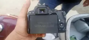 Canon 250D DSLR Camera with Sigma 17-50mm Lens Kit