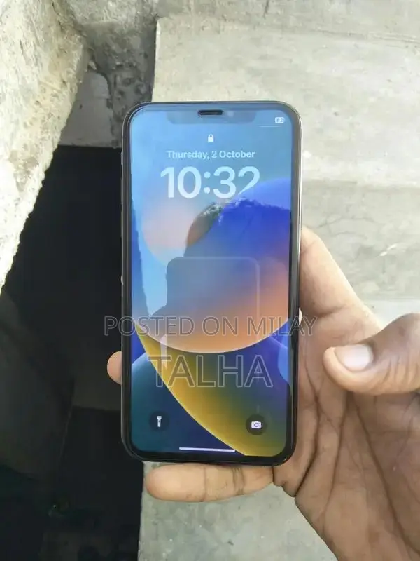 Apple iPhone X Smartphone with Face ID and 64GB Storage