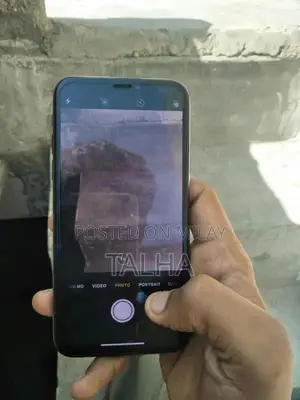 Apple iPhone X Smartphone with Face ID and 64GB Storage