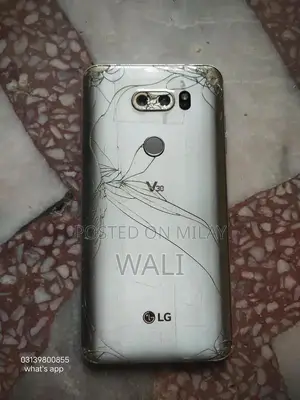 Photo - LG V30 Smartphone with Functional Motherboard for Parts