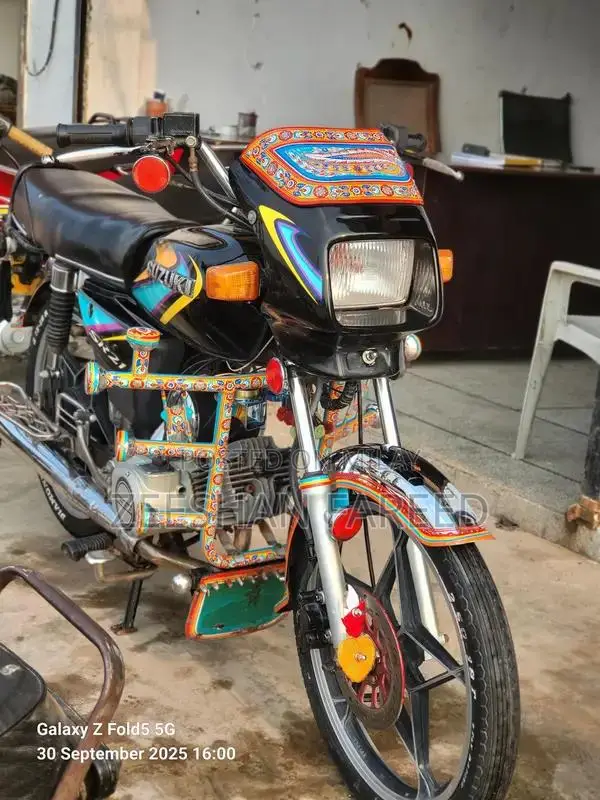 Suzuki Shogun 100cc Motorcycle - Classic Single Cylinder Ride