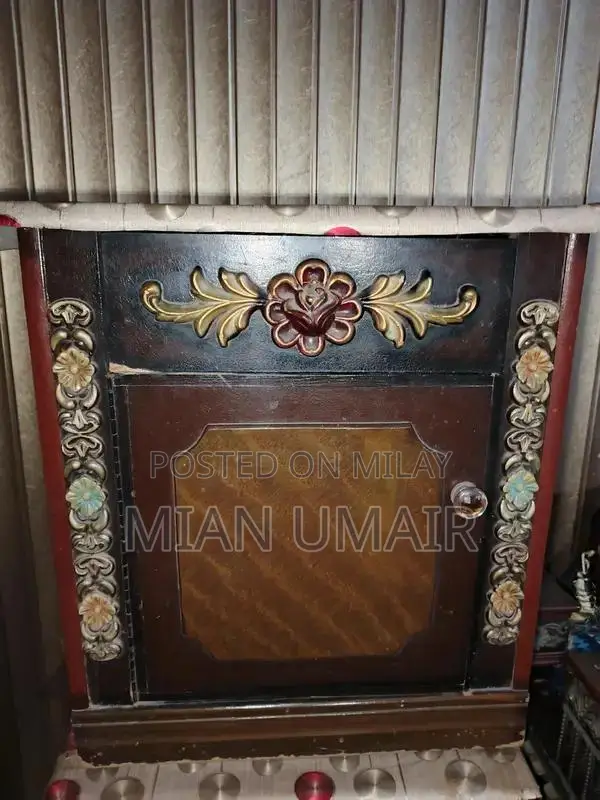 Pristine Wooden Bedside Nightstand in Excellent Condition