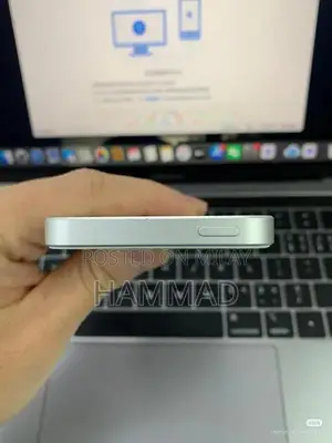 Apple iPhone 5se 64GB Smartphone - Excellent Condition