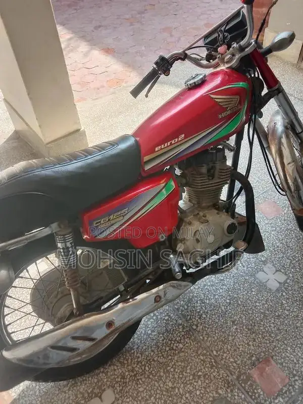 Honda 125 Motorcycle - Single Cylinder Compact Bike