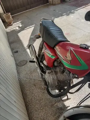 Honda 125 Motorcycle - Single Cylinder Compact Bike